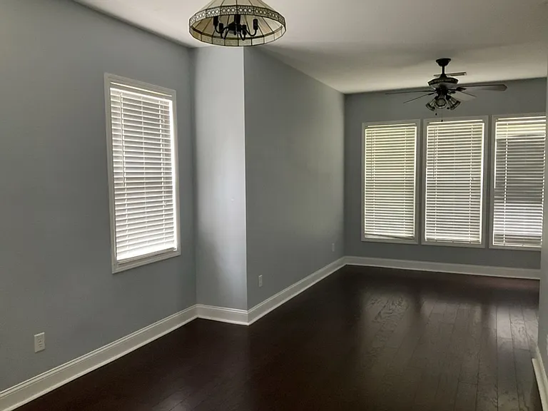 22 N Sweetbriar Ln — Photo 7