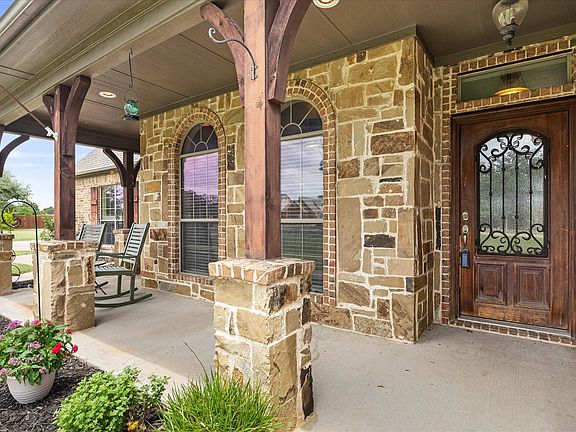5th image of 2033 Pin Oak Dr