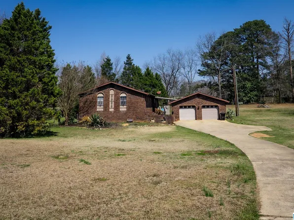 320 Oak Cir, Bessemer, AL 35023