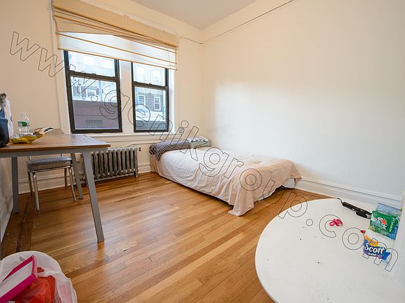 4th image of 127 Mott St APT 5