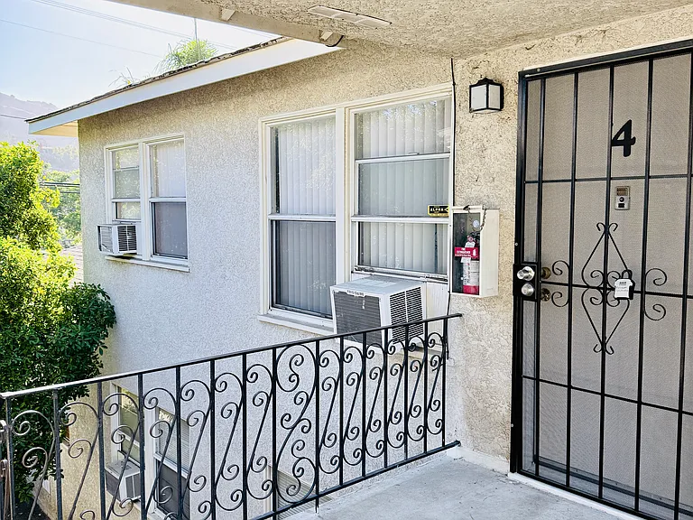 8429 Glenoaks Blvd #4 — Photo 23