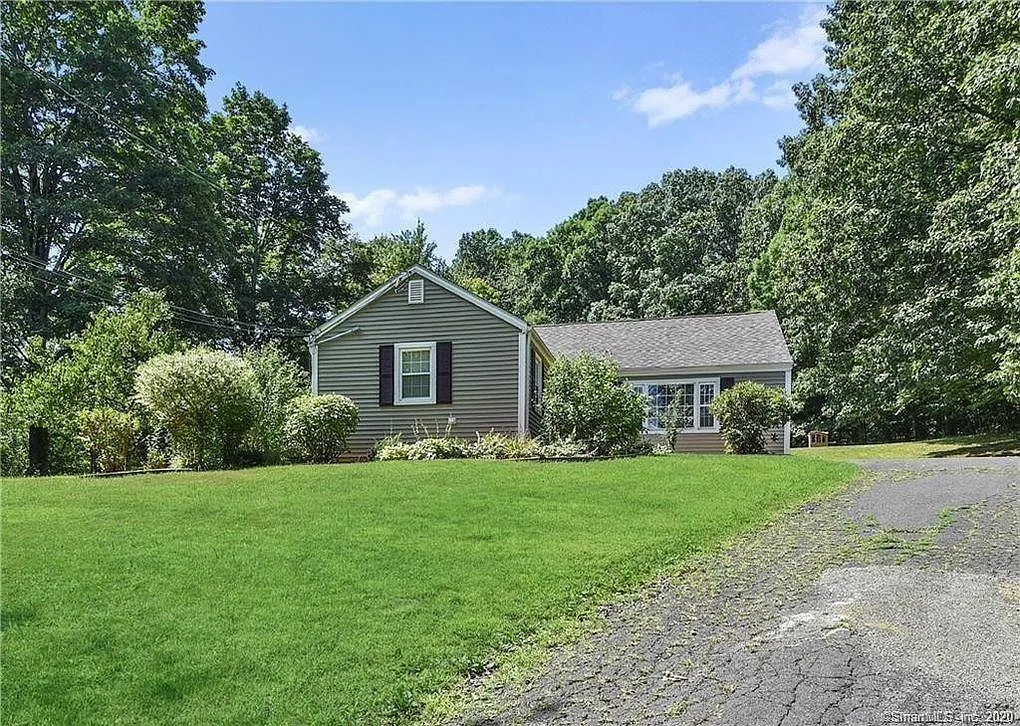 3 bed, 1.5 bath, 1224 sqft, $3,300 — Photo 2