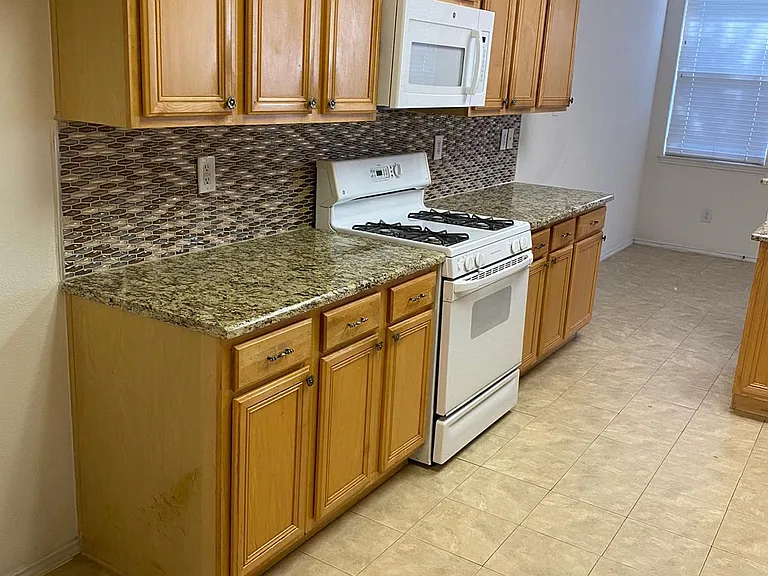 12783 Honey Locust Cir — Photo 3