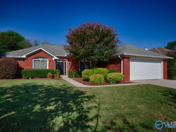 104 Brownstone Dr, Huntsville, AL 35758