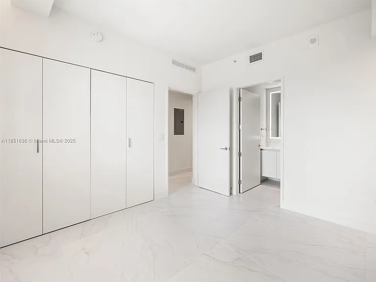 700 NE 24th St #5105 — Photo 18