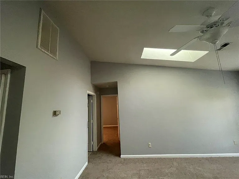 614 Waters Dr — Photo 7