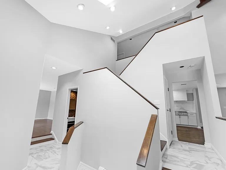3 Forest Rd — Photo 38