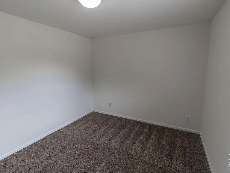 3306 E Saint Charles Rd — Photo 19
