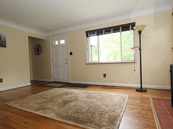 3rd image of 8471 Wexford Ave