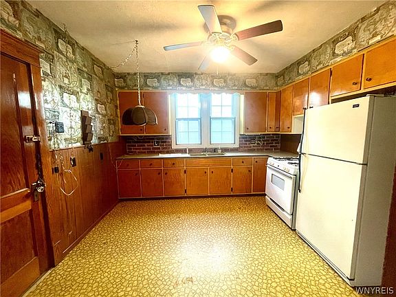 3rd image of 75 Harding Rd