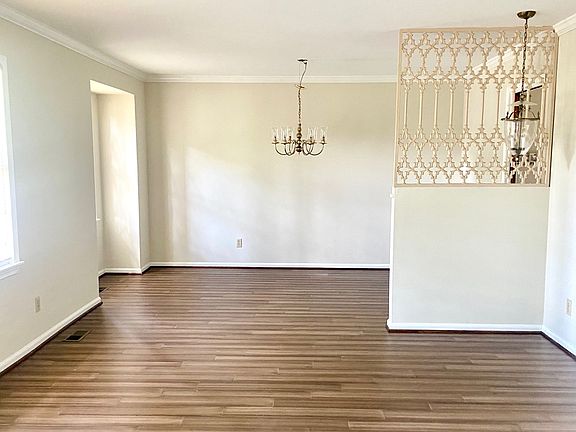 4th image of 1001 Garrett Dr