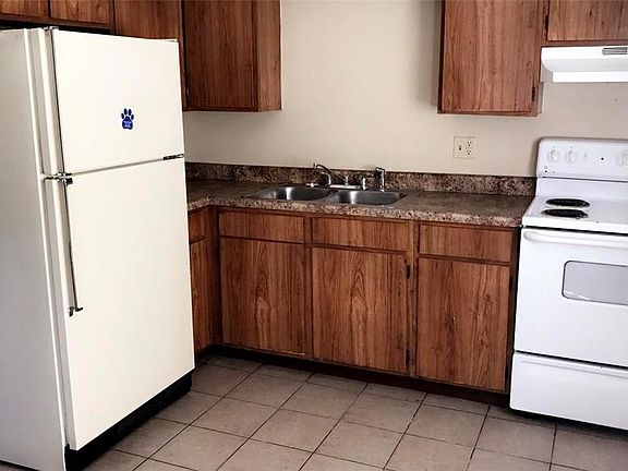 3rd image of 660 Charles Ave
