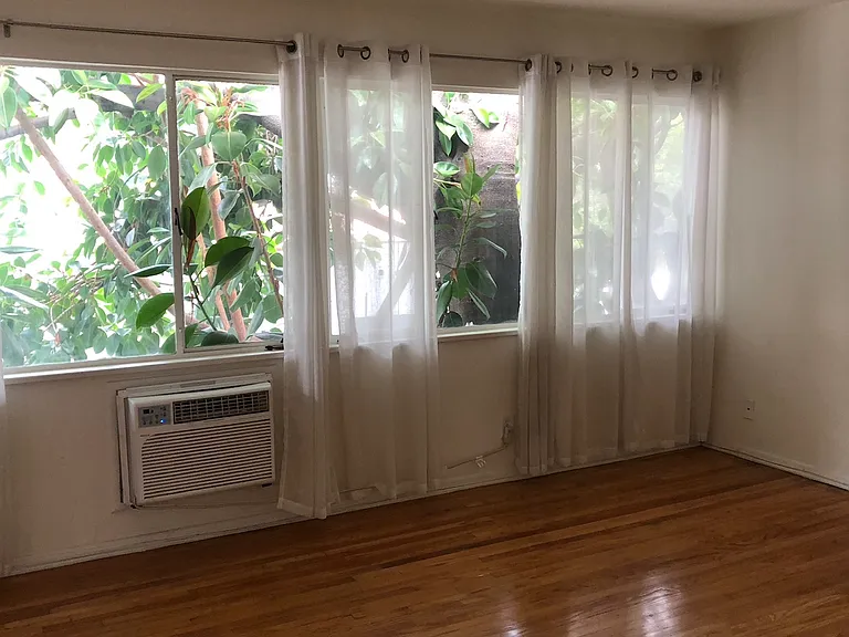 1479 N Havenhurst Dr #2 — Photo 7
