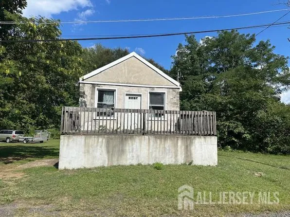 135 McKnight Ave, Jamesburg, NJ 08831