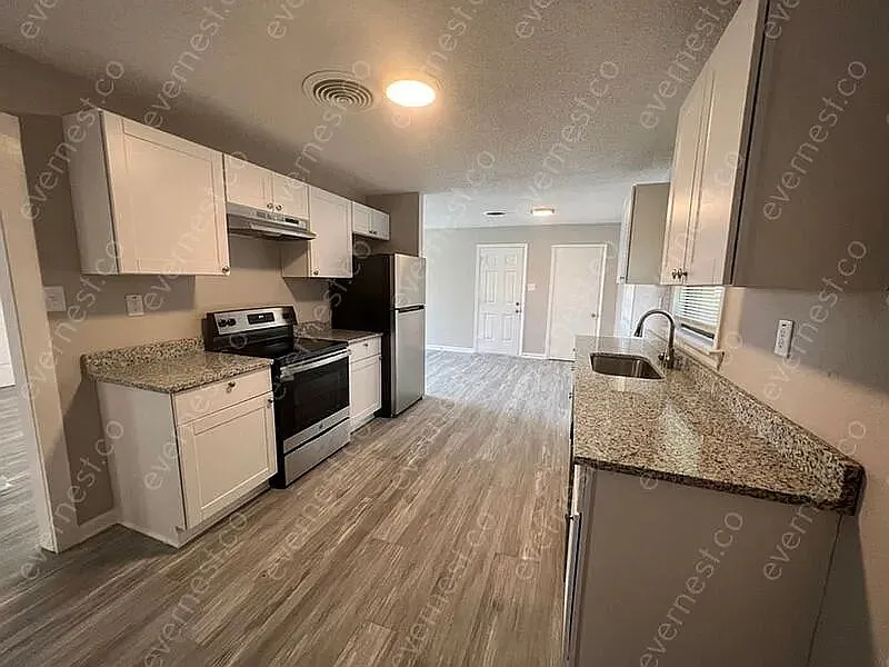 3 bed, 1.5 bath, 1236 sqft, $1,097 — Photo 4