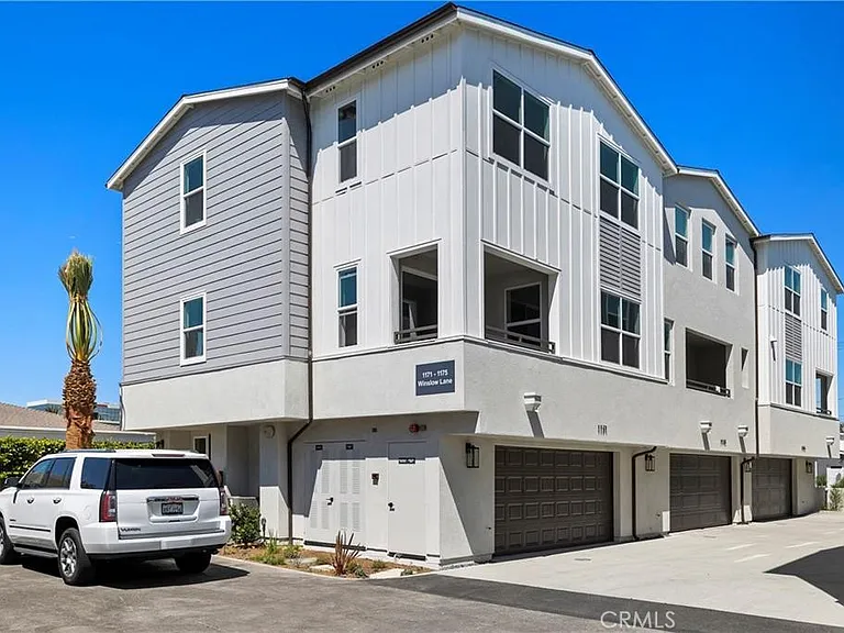 1171 Winslow Ln — Photo 2