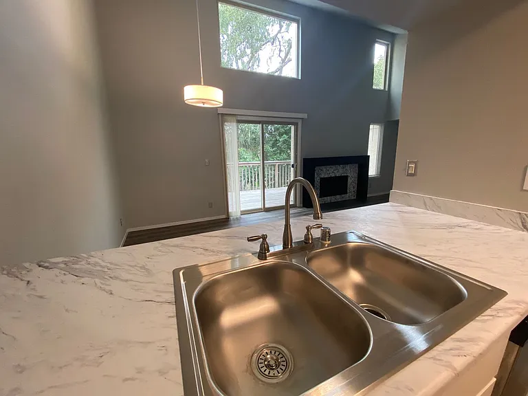 4 Montsalas Dr — Photo 9