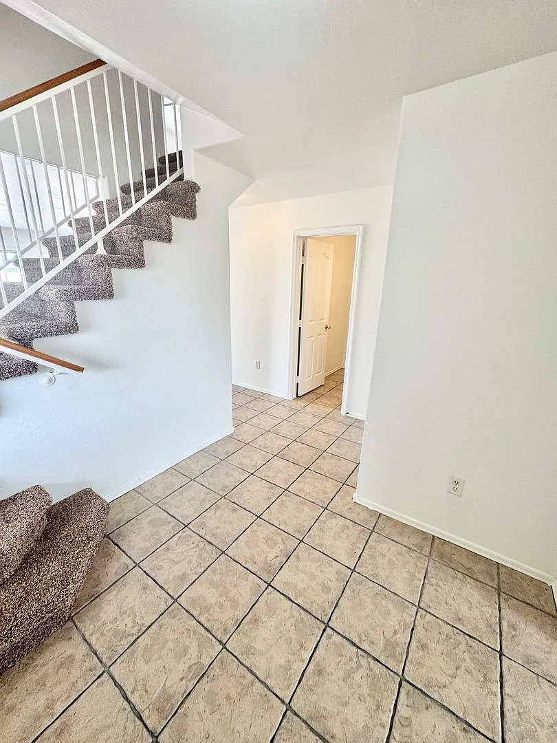 Beautiful 5 Bed + Loft, 2.5 Bath Two Story Level Home In Avondale! Large Backyard — Photo 4