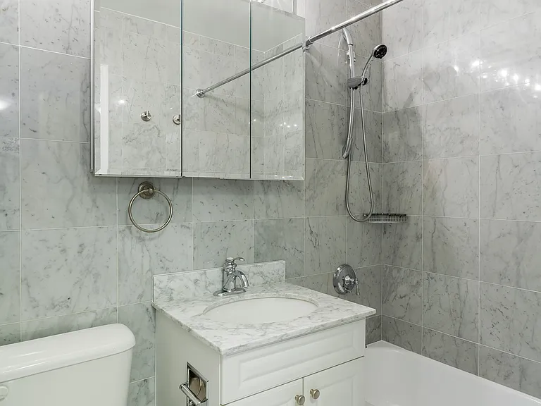 251 E 32nd St #7E — Photo 7
