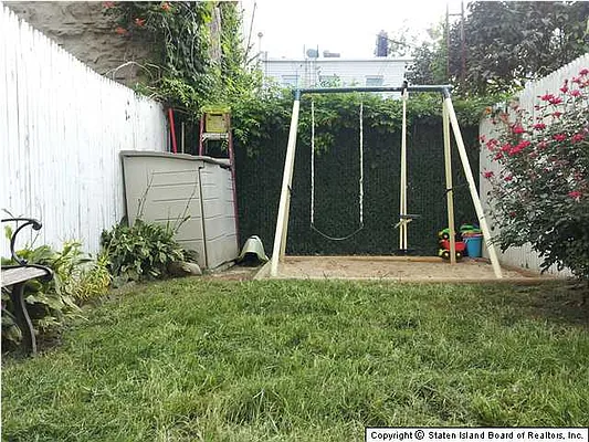 Sold by Thomas Gugliucci Real Estate | media 22