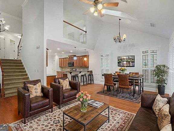 4th image of 3405 Regent Pl SW