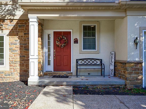 2nd image of 138 Creekgate Ct