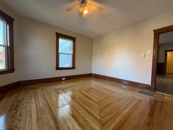 38 Ames St APT 1, Worcester, MA 01604