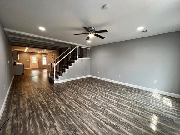 5th image of 137 E Pomfret St