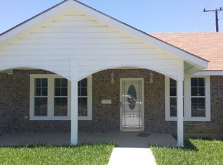 212 S High St, Uvalde, TX 78801