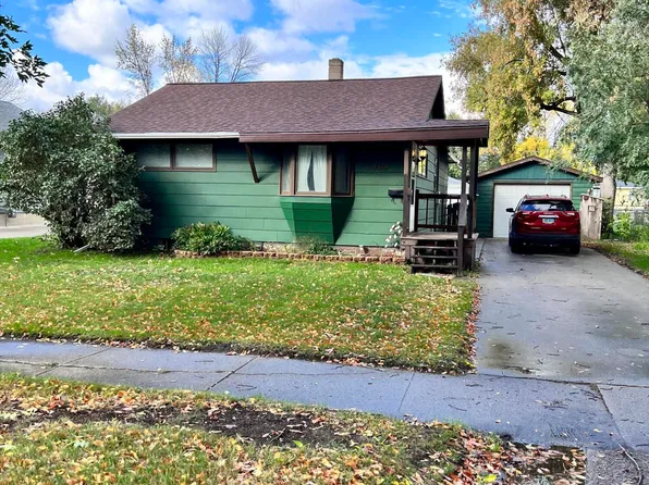 1810 10th Ave N, Grand Forks, ND 58203