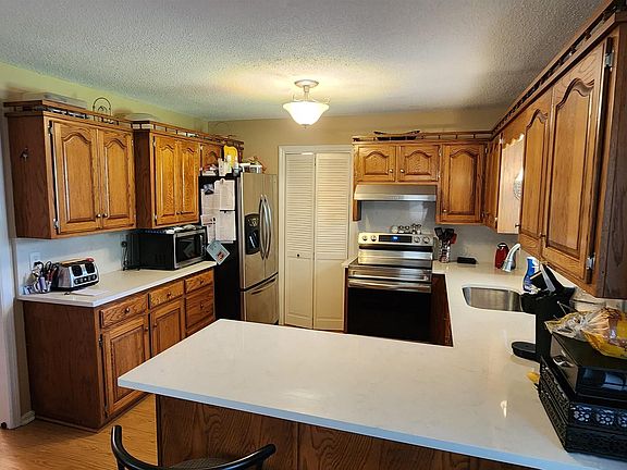 5th image of 3020 Teresa Ave