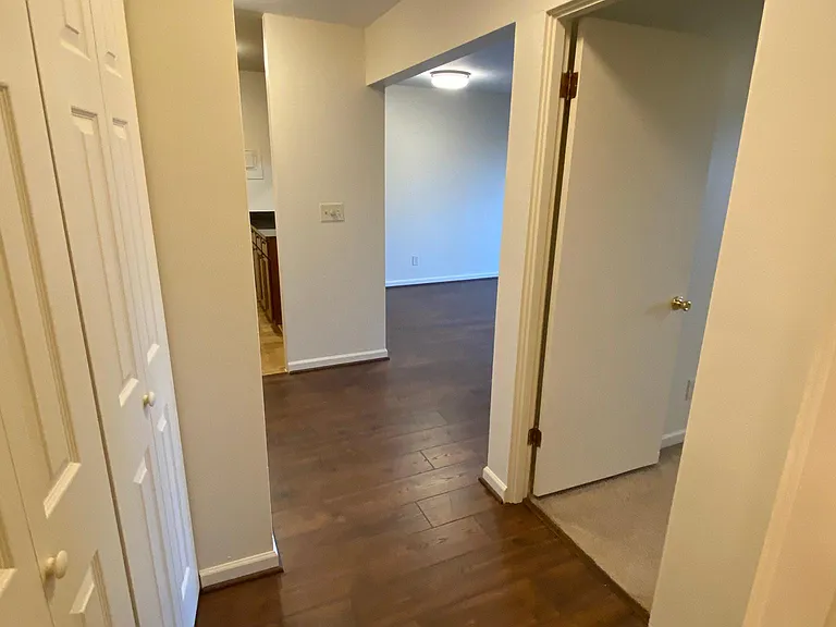 400 W Roy St #401 — Photo 7
