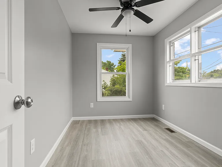 615 Fairmount Dr — Photo 6