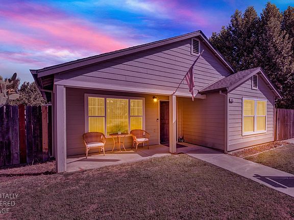 3rd image of 613 Manzanita Way