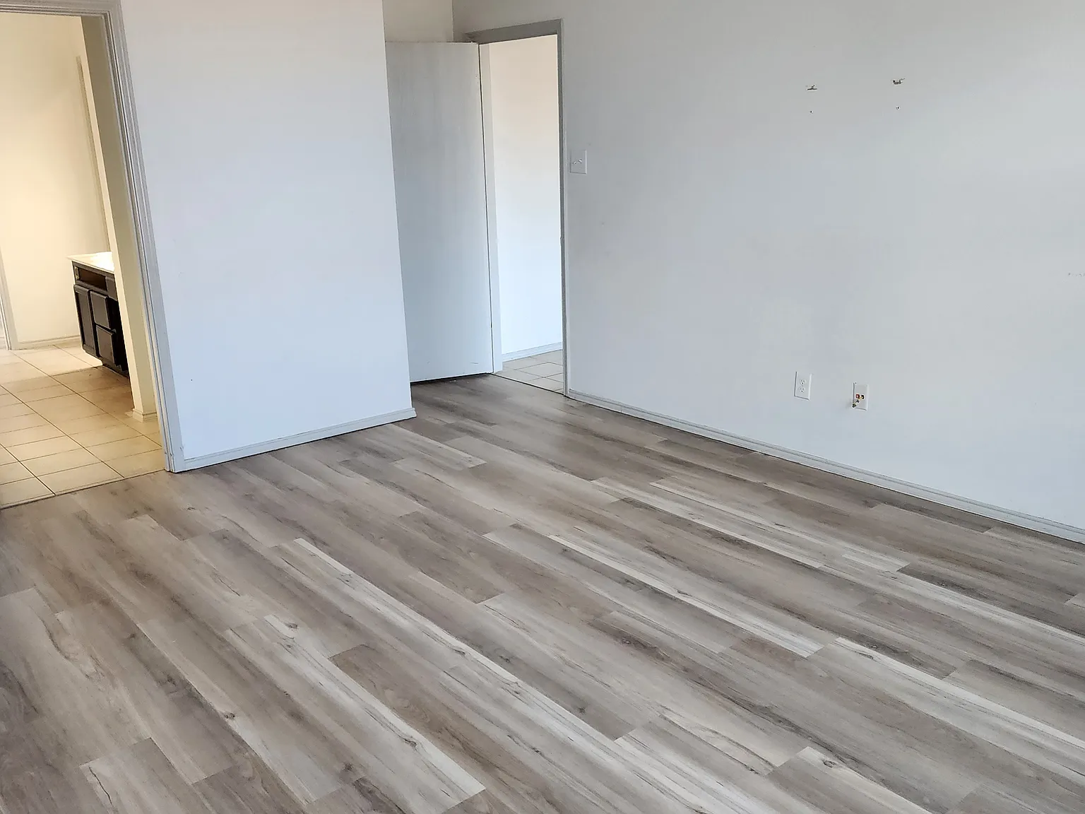 5 bed, 2584 sqft, $2,950 — Photo 2