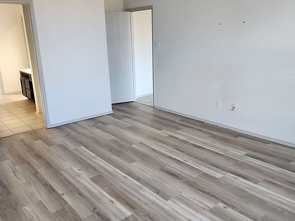 2nd image of 1402 Yosemite Dr
