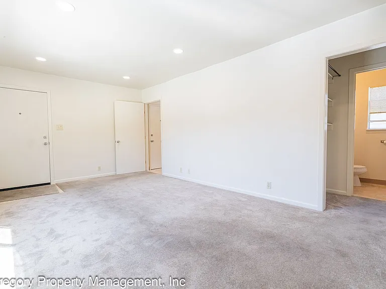 1710 Benton — Photo 3