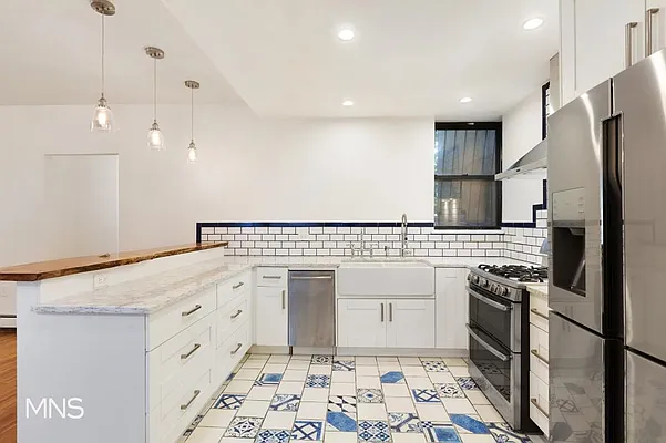 Sold by MNS | media 9