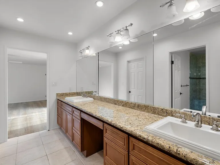 2222 Pier Ave — Photo 20