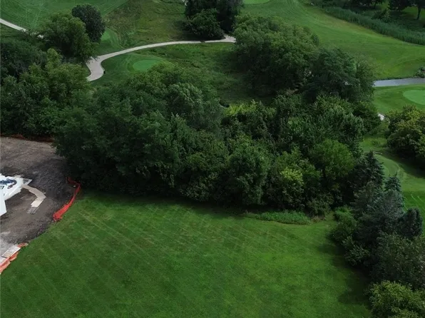 1720 Burr Oaks Dr, West Des Moines, IA 50266