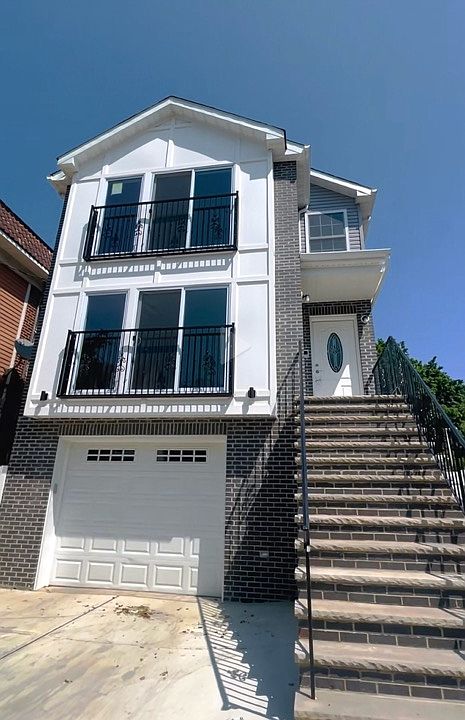 1st image of 298 Ridgewood Ave #2