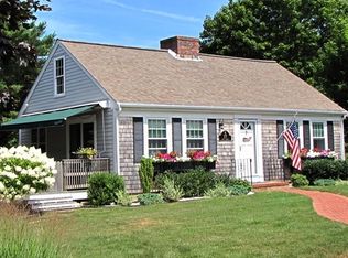 77 Pond St, Osterville, MA 02655