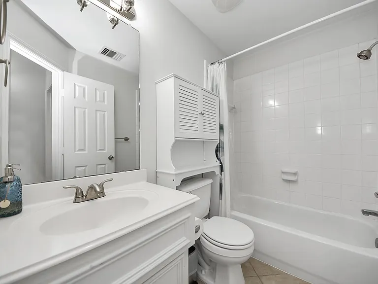 943 W Heights Hollow Ln — Photo 19