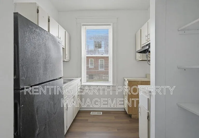 3127 Clay Ave — Photo 9
