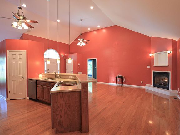 2nd image of 1641 Capitol Blvd