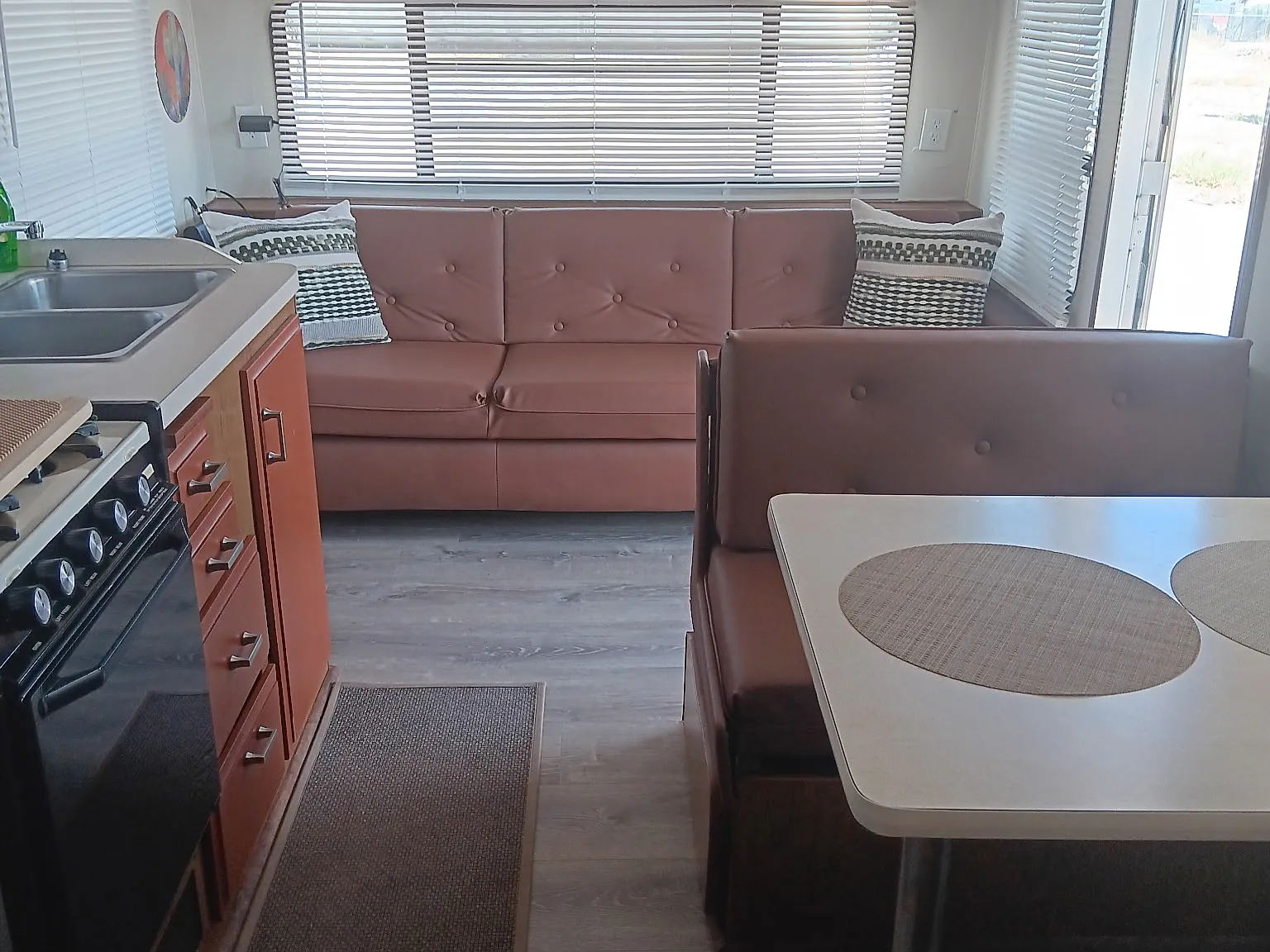 1 bed, 350 sqft, $950 — Photo 3
