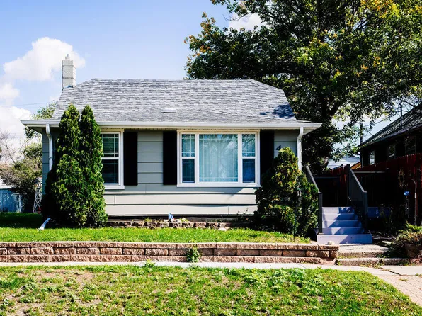 403 9th Ave SE, Jamestown, ND 58401