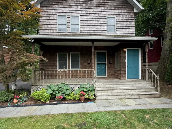 5 Continental Hl #G, Glen Cove, NY 11542