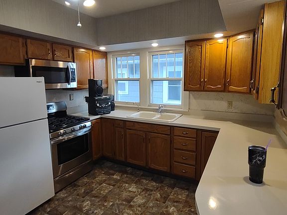 5th image of 609 Plum St