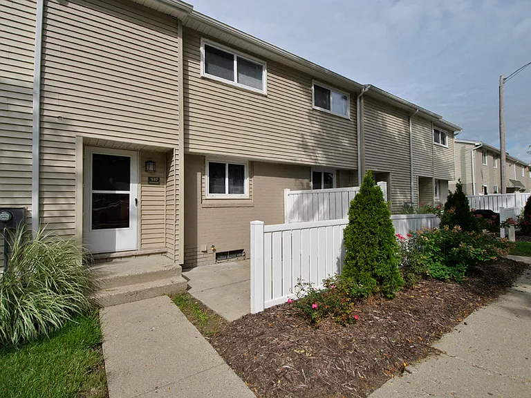 Coolidge Place Townhomes — Photo 6